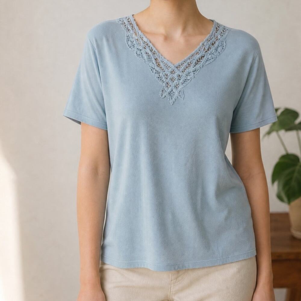 Cotton blend short sleeve top with crochet lace trim V-neck Sky blue size 8/10